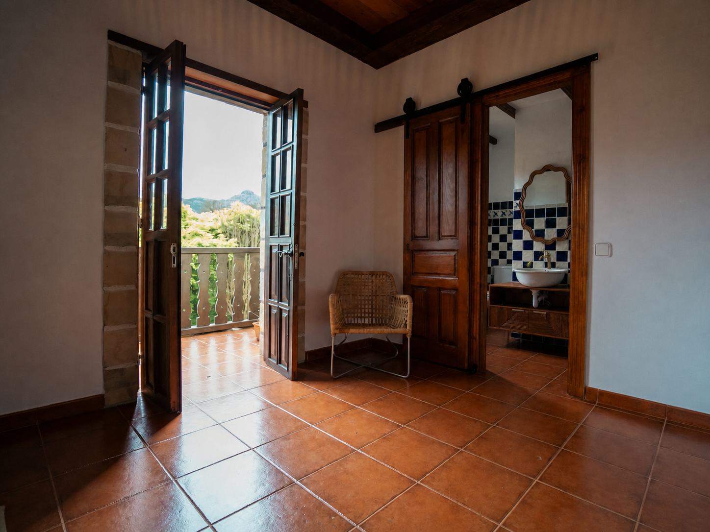 Las Tetas Room — terras en badkamer